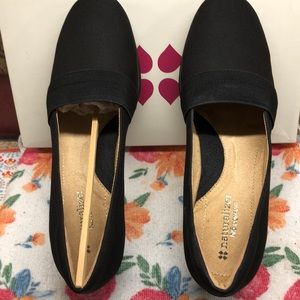 Shoes 81/2 LIKE NEW MAKE AN OFFER